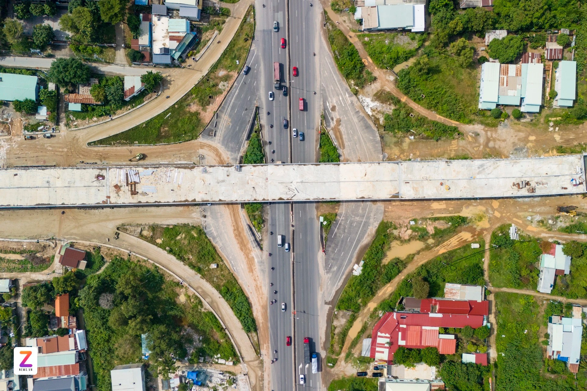 Sắp hoàn thành tuyến đường gần 4.000 tỷ xuyên rừng ngập mặn, kết nối đến cảng nước sâu lớn nhất Việt Nam- Ảnh 1. Sắp hoàn thành tuyến đường gần 4.000 tỷ xuyên rừng ngập mặn, kết nối đến cảng nước sâu lớn nhất Việt Nam- Ảnh 1.