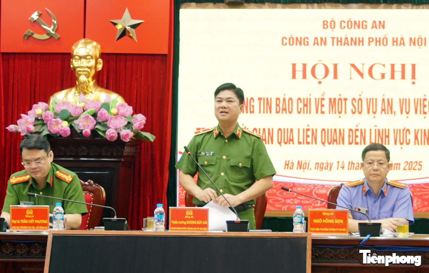 Thiếu tướng Dương Đức Hải - Phó giám đốc CATP Hà Nội chủ trì buổi thông tin báo chí về vụ án. a33.jpg