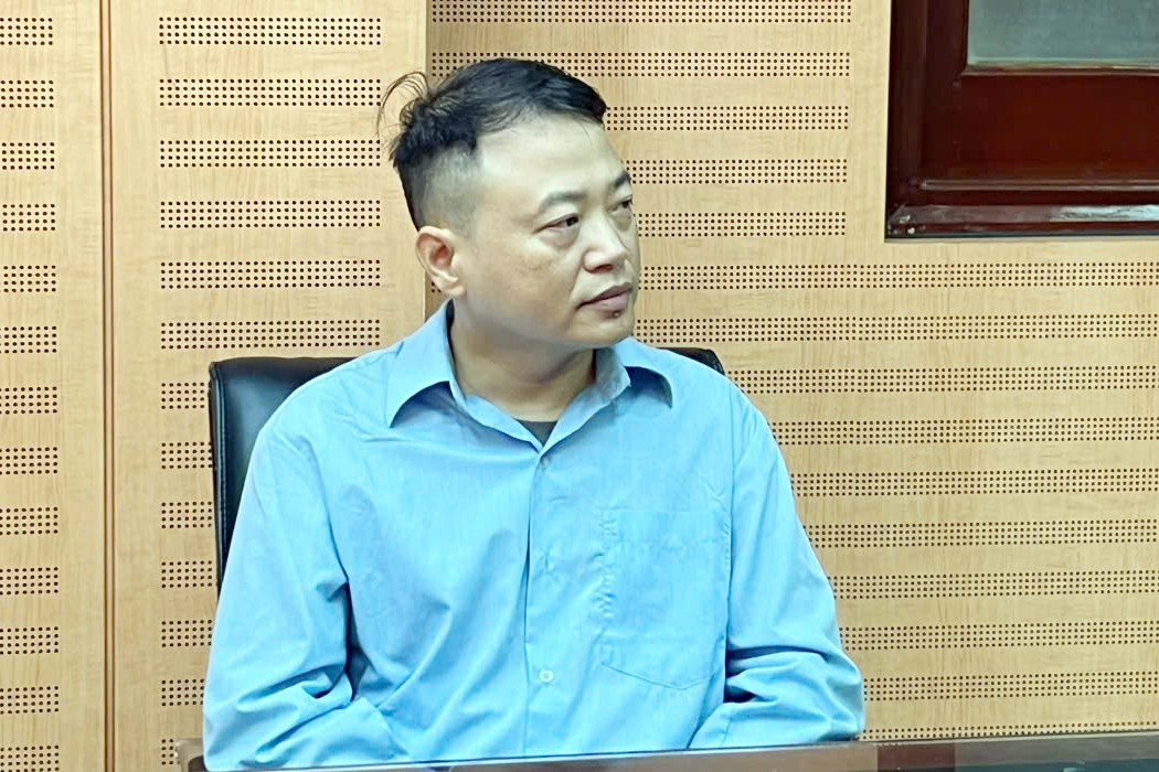 Ông Bình tại cơ quan điều tra. nguyen-hoa-binh.jpg