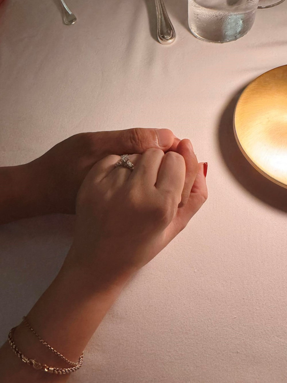 Nữ diễn viên 'Đất rừng phương Nam' được bạn trai doanh nhân cầu hôn - ảnh 1