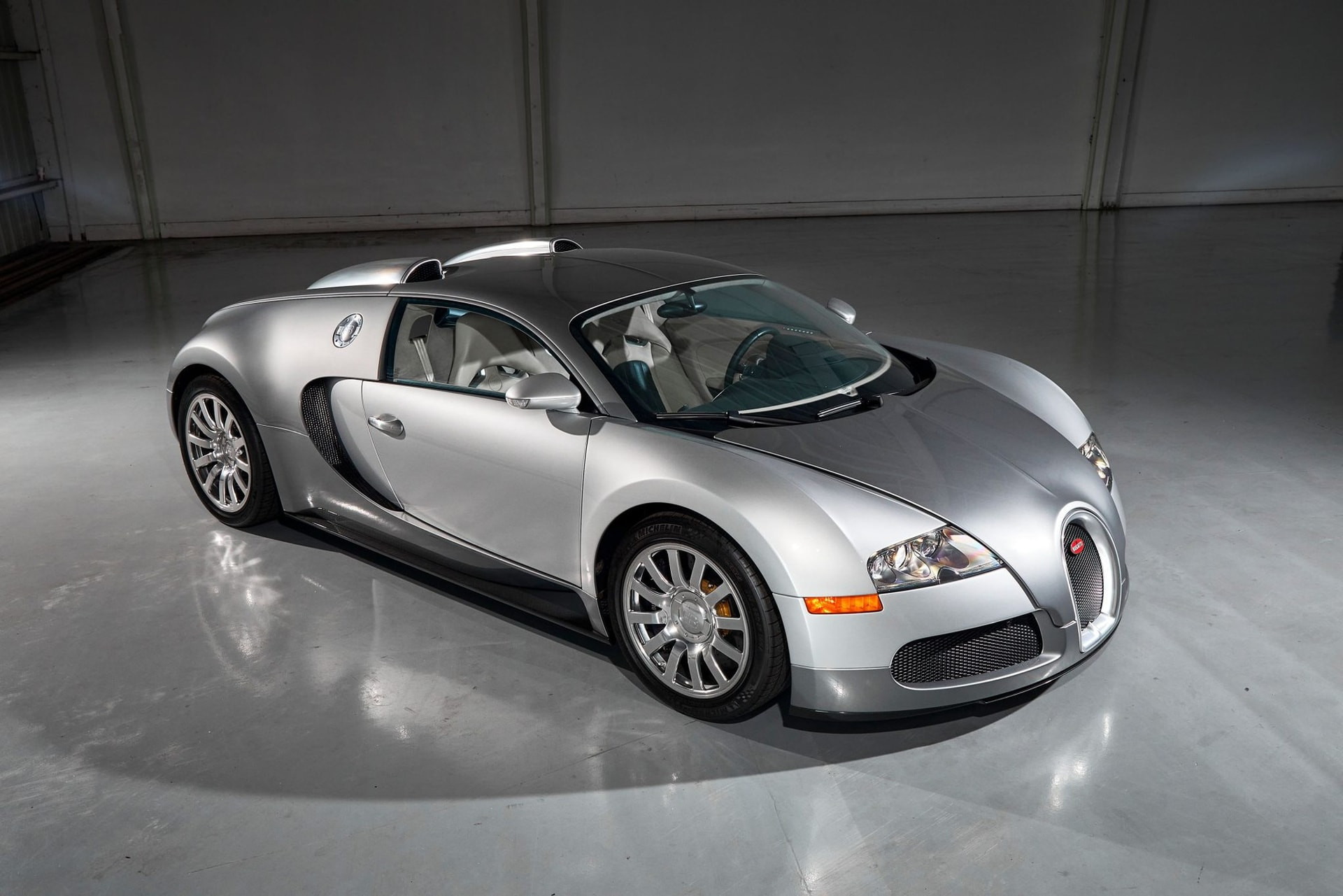 2008-bugatti-veyron-16-41134624-2048x1366-1760444247723-17604442479901656506961.jpg