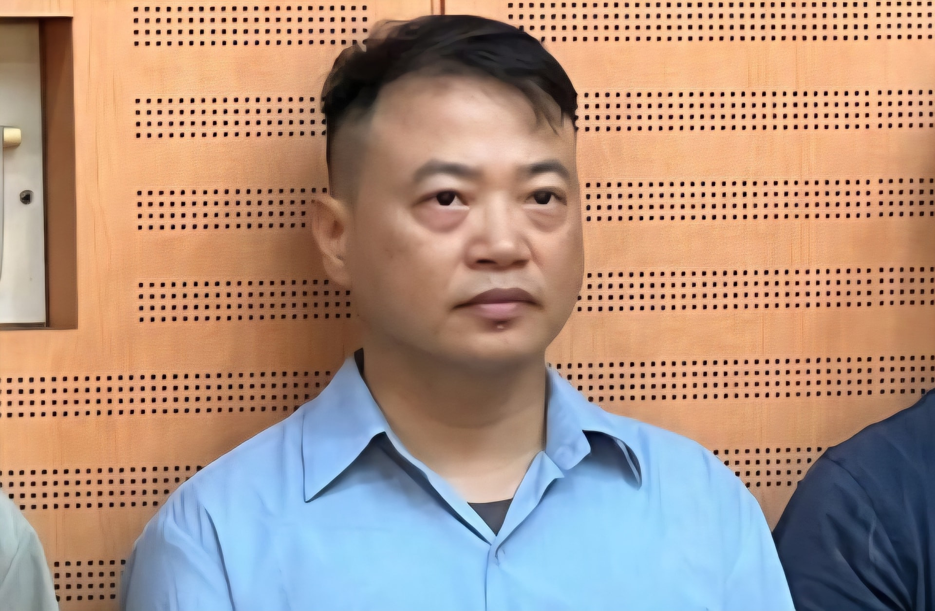 Những giao dịch đặc biệt của Shark Nguyễn Hòa Bình: Mang cổ phần thế chấp tại chính công ty phát hành