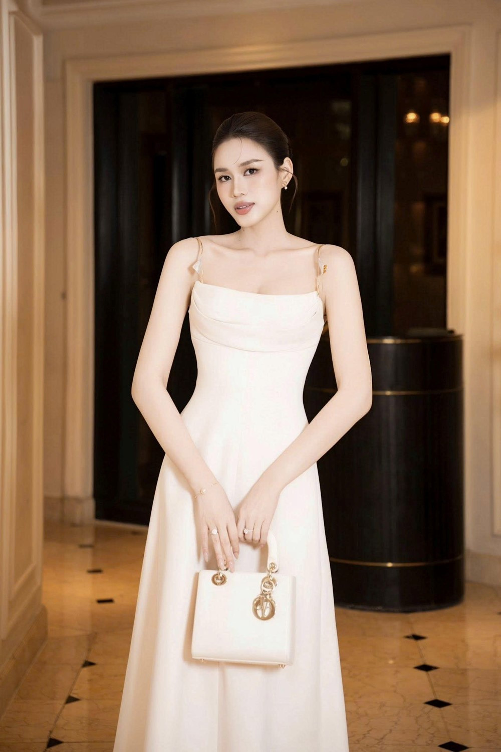 Cơ ngơi 'khủng' của Hoa hậu Đỗ Hà trước khi làm dâu hào môn: 19 tuổi đăng quang, tốt nghiệp đại học danh tiếng, làm CEO ‘đế chế làm đẹp’ - ảnh 8