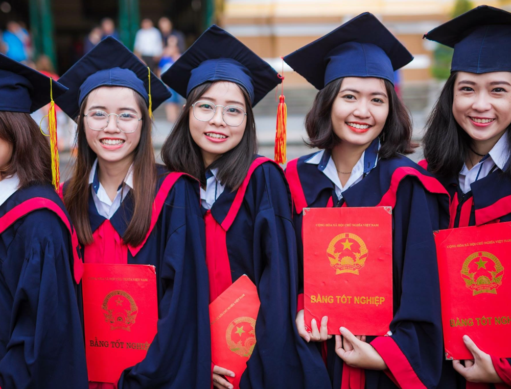 Bộ GD&ĐT dự kiến bỏ in phôi bằng tốt nghiệp, sinh viên ra trường 5 ngày là có bằng - ảnh 1