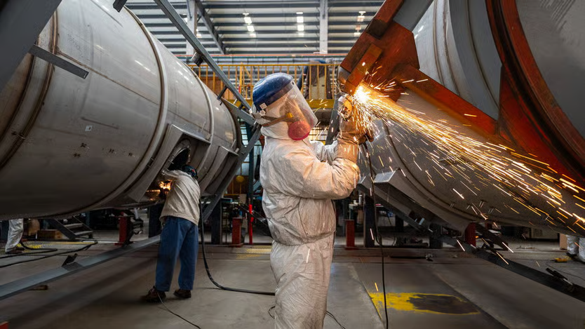 Trung Quốc mất 370 tỷ USD mỗi năm vì chính sách công nghiệp tạo ra cảnh dư thừa xe điện và robot - ảnh 1