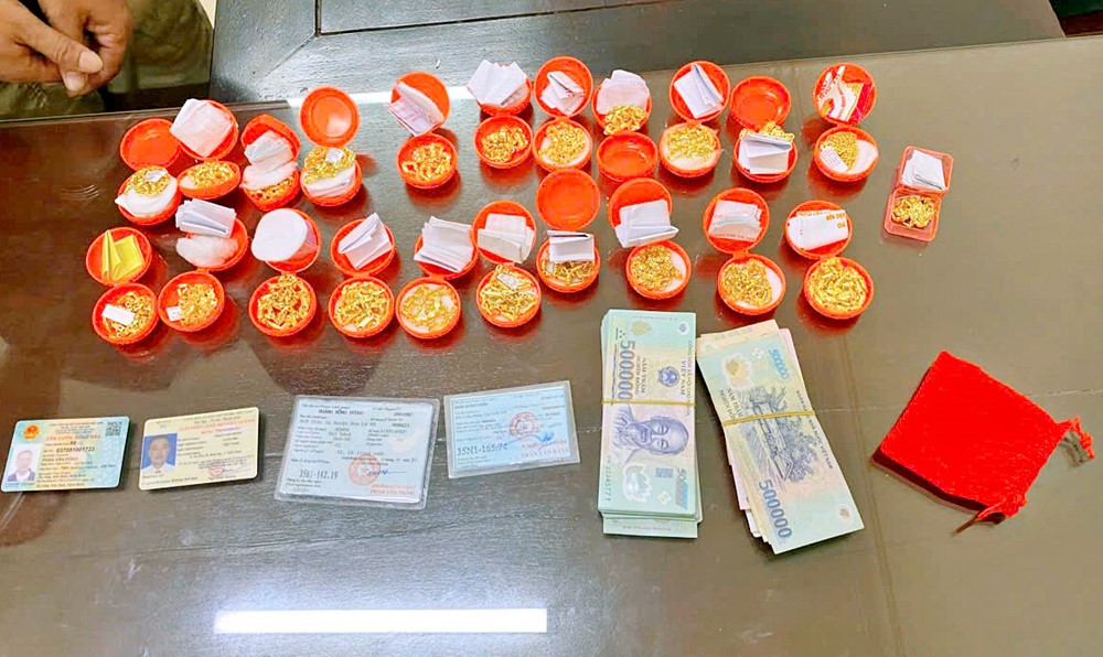 Triệt phá đường dây lừa đảo bán vàng giả liên tỉnh, thu giữ tang vật gần 9 tỷ đồng - ảnh 2