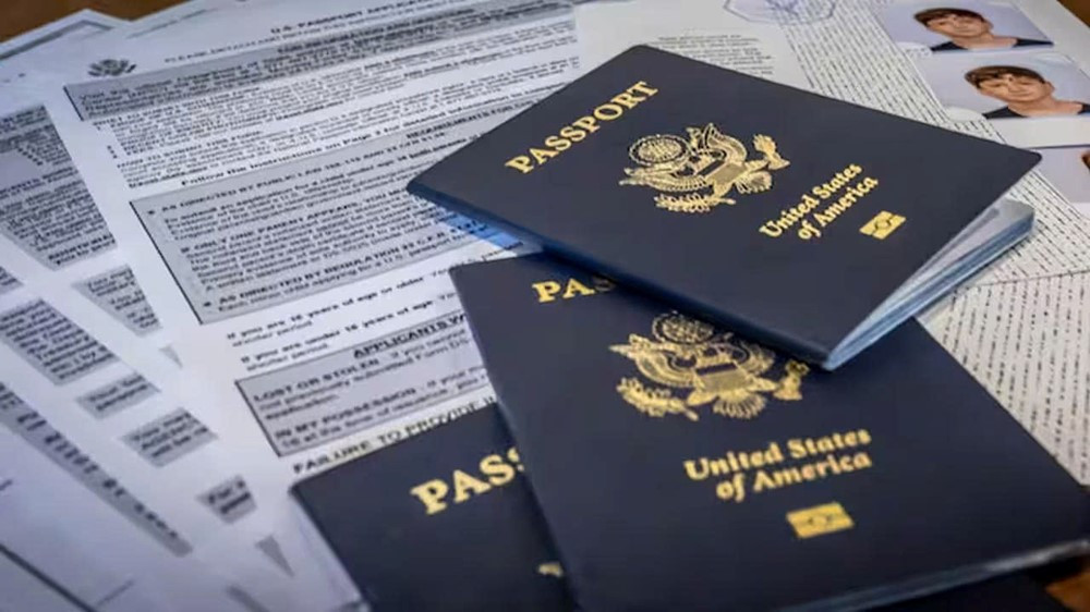 Lần đầu tiên trong lịch sử: Mỹ bị loại khỏi top 10 hộ chiếu quyền lực nhất thế giới, xếp ngang Malaysia - ảnh 1