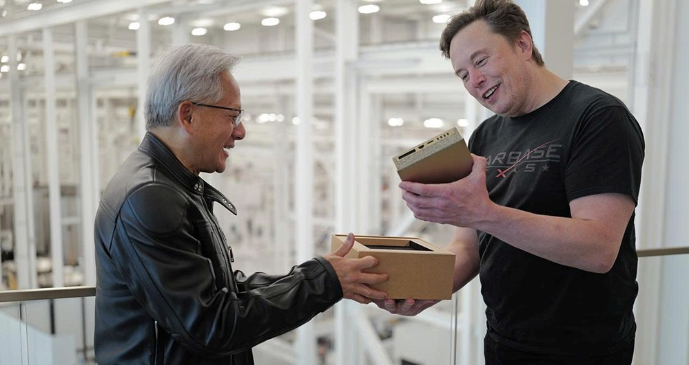 CEO Nvidia Jensen Huang đích thân tặng ‘siêu máy tính nhỏ nhất thế giới’ cho Elon Musk: ‘Trung tâm dữ liệu’ thu nhỏ trong lòng bàn tay, giá hơn 100 triệu đồng - ảnh 1