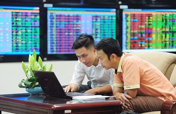 Tự doanh chứng khoán túc tắc gom cổ phiếu midcap bất động sản