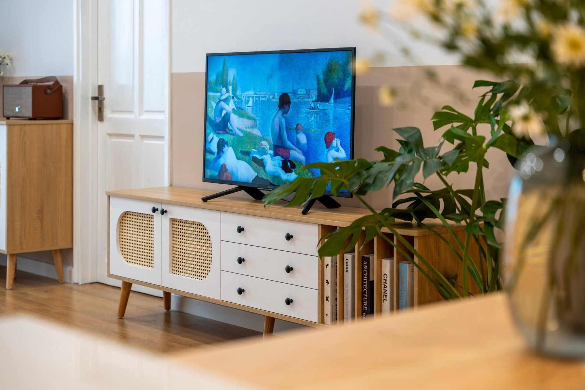 Căn hộ 90m2 tái sinh ngoạn mục: Mộc mạc, ấm cúng và tràn ngập nắng- Ảnh 3.