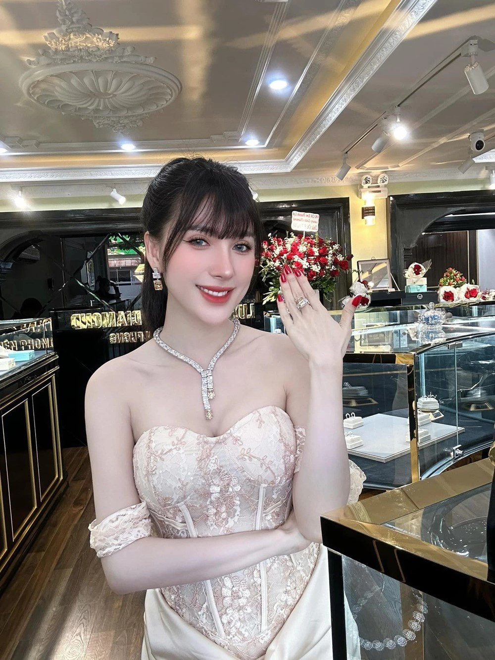 Động thái mới nhất của Ngân Collagen sau khi Ngân 98 bị bắt tạm giam - ảnh 2