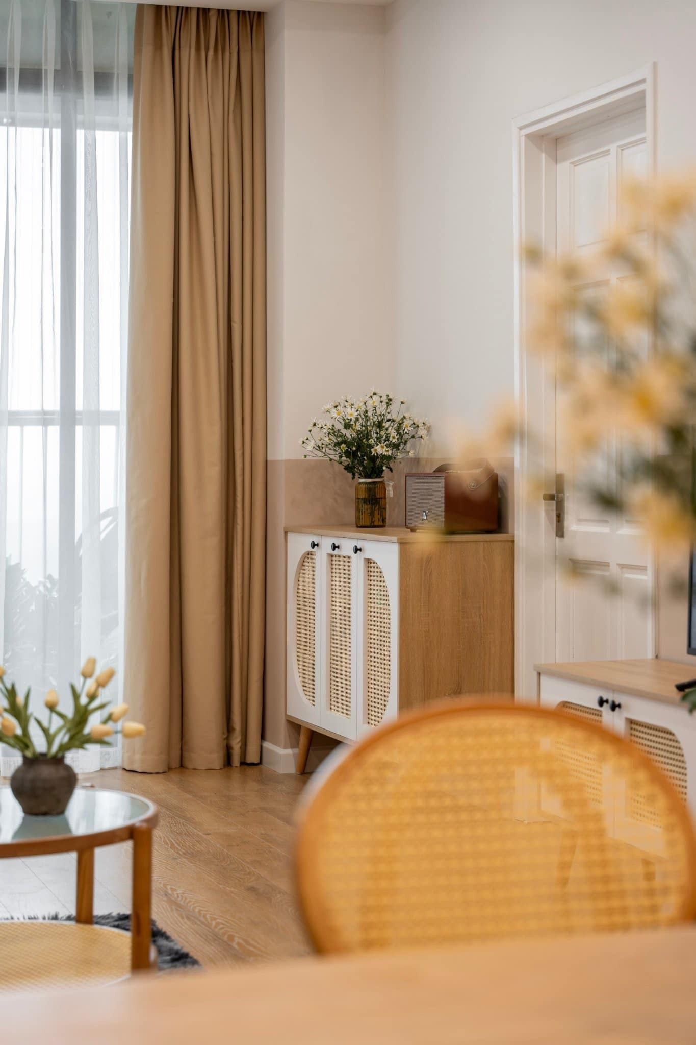 Căn hộ 90m2 tái sinh ngoạn mục: Mộc mạc, ấm cúng và tràn ngập nắng- Ảnh 4.