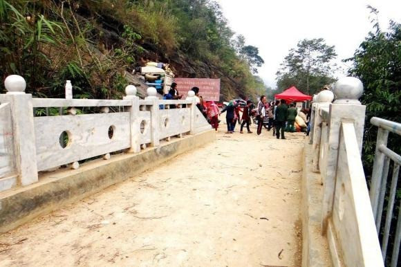 Độc đáo cây cầu ngắn nhất Việt Nam: Chỉ dài 1m nhưng là nhịp nối quan trọng giữa 2 quốc gia- Ảnh 1. Độc đáo cây cầu ngắn nhất Việt Nam: Chỉ dài 1m nhưng là nhịp nối quan trọng giữa 2 quốc gia- Ảnh 1.