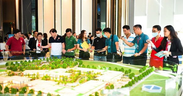 Địa ốc ‘nóng’ trở lại: Novanland, Đất Xanh ồ ạt tuyển người, bung hàng đón sóng cuối năm