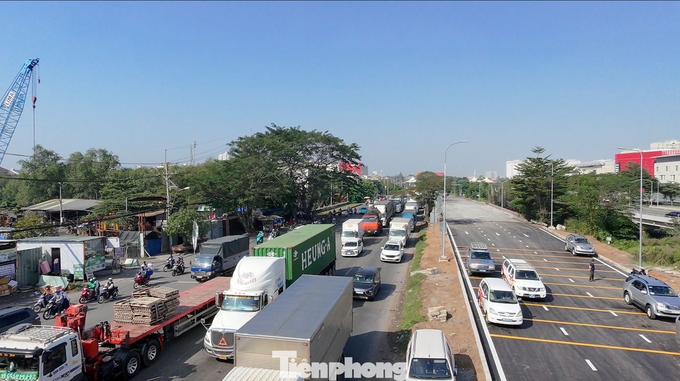 Khu vực qua hầm chui Nguyễn Văn Linh - Nguyễn Hữu Thọ. Ảnh: Hữu Huy ham-chui-1.png