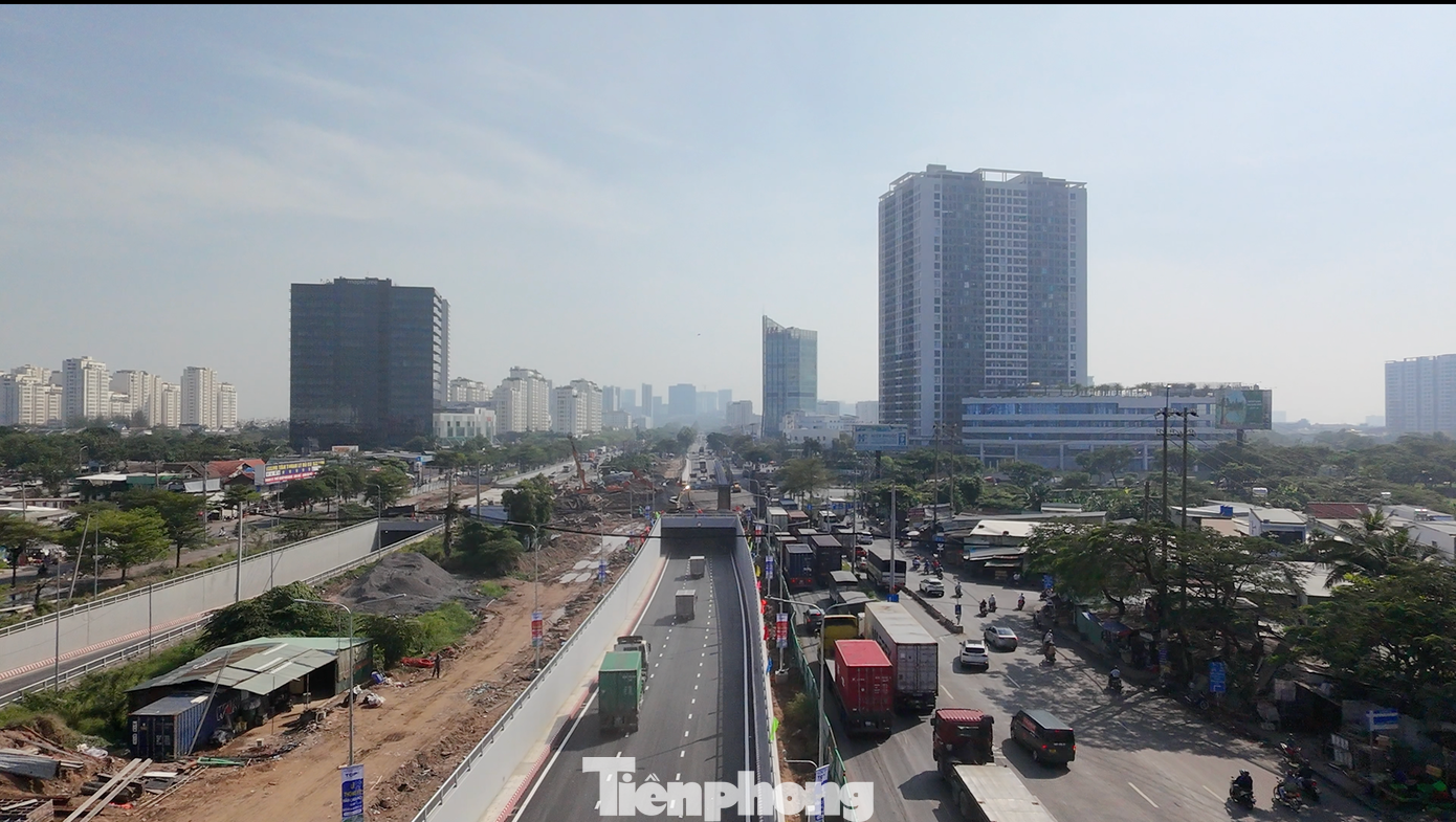 Ngoài hầm chui, TPHCM sẽ đầu tư xây dựng cầu vượt ở nút giao Nguyễn Văn Linh - Nguyễn Hữu Thọ. Ảnh: Hữu Huy tp-nguyen-van-linh-7-1888-5491.png