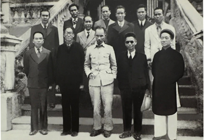 Vị Bộ trưởng trẻ nhất Chính phủ lâm thời nhận chức khi mới 26 tuổi, là nhà thơ xuất sắc của Việt Nam - ảnh 2