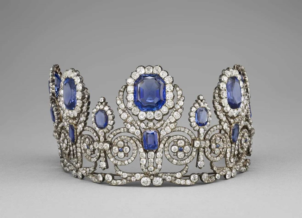 Chỉ 7 phút, nhóm cướp táo tợn đã cuỗm mất ‘kho báu vô giá’ từ bảo tàng đông khách nhất thế giới - ảnh 3