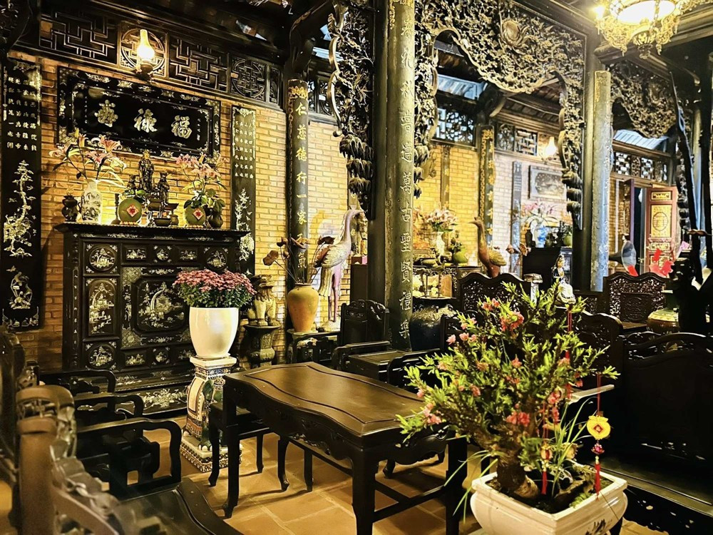 Nam nghệ sĩ đỗ thủ khoa Tiến sĩ ở tuổi U60, sở hữu biệt phủ triệu đô rộng 1.600m2, phủ kín gỗ quý - ảnh 6
