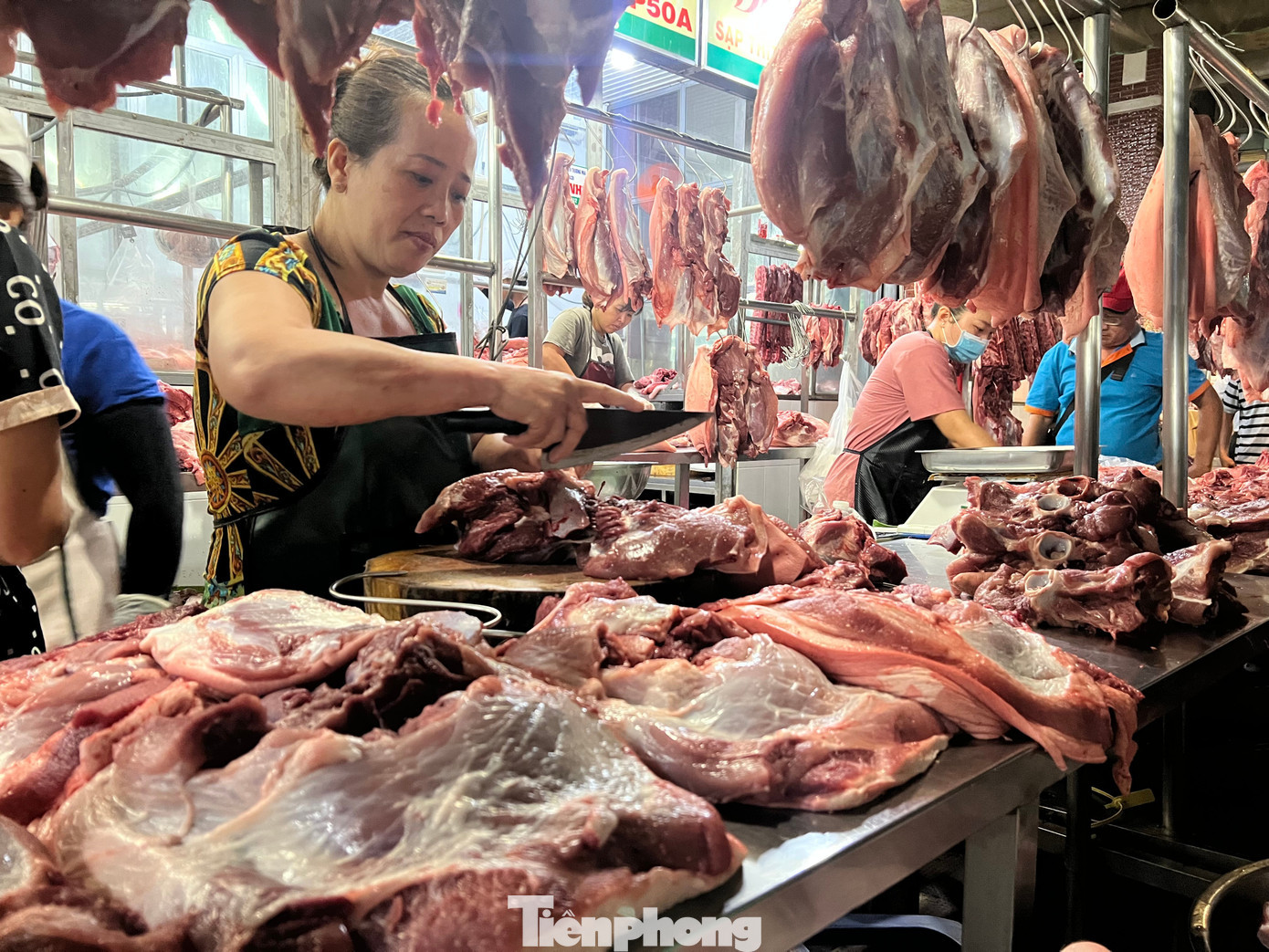 Thịt heo tại chợ đầu mối về nhiều, giá heo hơi ở mức khoảng 52.000 đồng/kg tp-thit-heo-uyen-phuong-1.jpg
