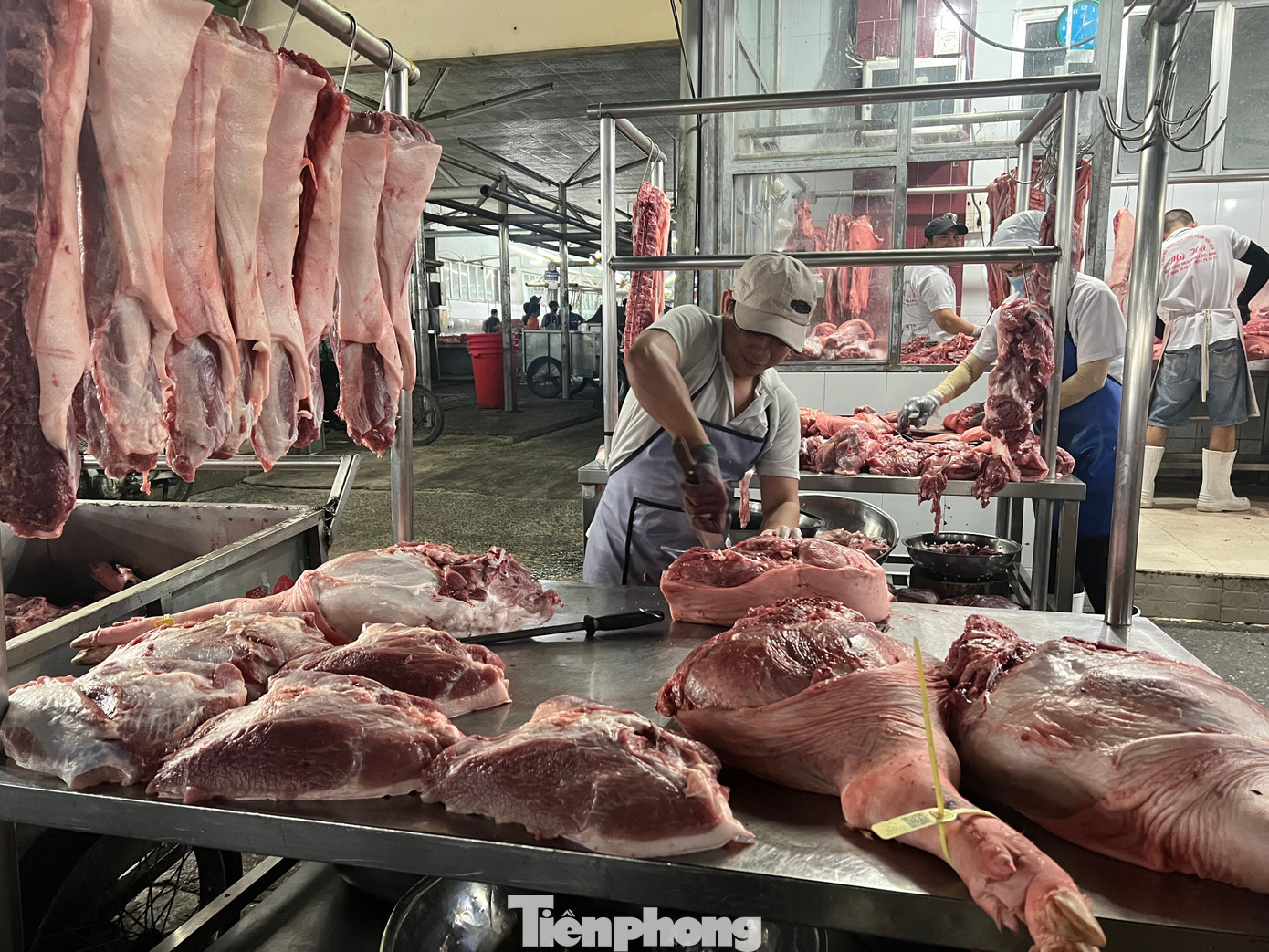TPHCM chuẩn bị thành lập sàn giao dịch thịt heo vào đầu tháng 12, giúp minh bạch nguồn gốc và ổn định giá cho người dân. tp-thit-heo-uyen-phuong-2.jpg