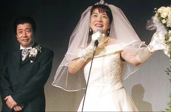 Phu quân Thủ tướng Nhật Bản tiết lộ sẽ ủng hộ vợ như 'tàng hình'