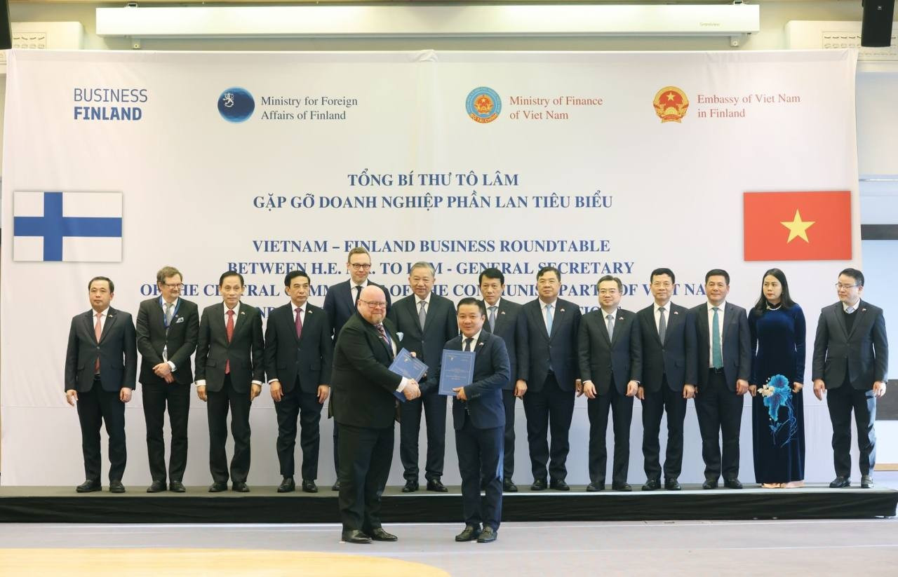 Tập đoàn VNPT và Tập đoàn Nokia trao hợp đồng hợp tác dưới sự chứng kiến của Tổng Bí thư Tô Lâm. Ảnh: TTXVN vnpt-nokia.jpg