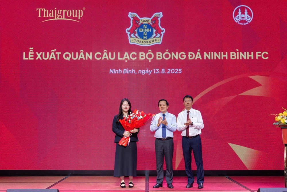 Nữ Chủ tịch 2001 trẻ nhất lịch sử bóng đá Việt Nam: Năm 20 tuổi làm Tổng Giám đốc, bố là doanh nhân nổi tiếng - ảnh 2