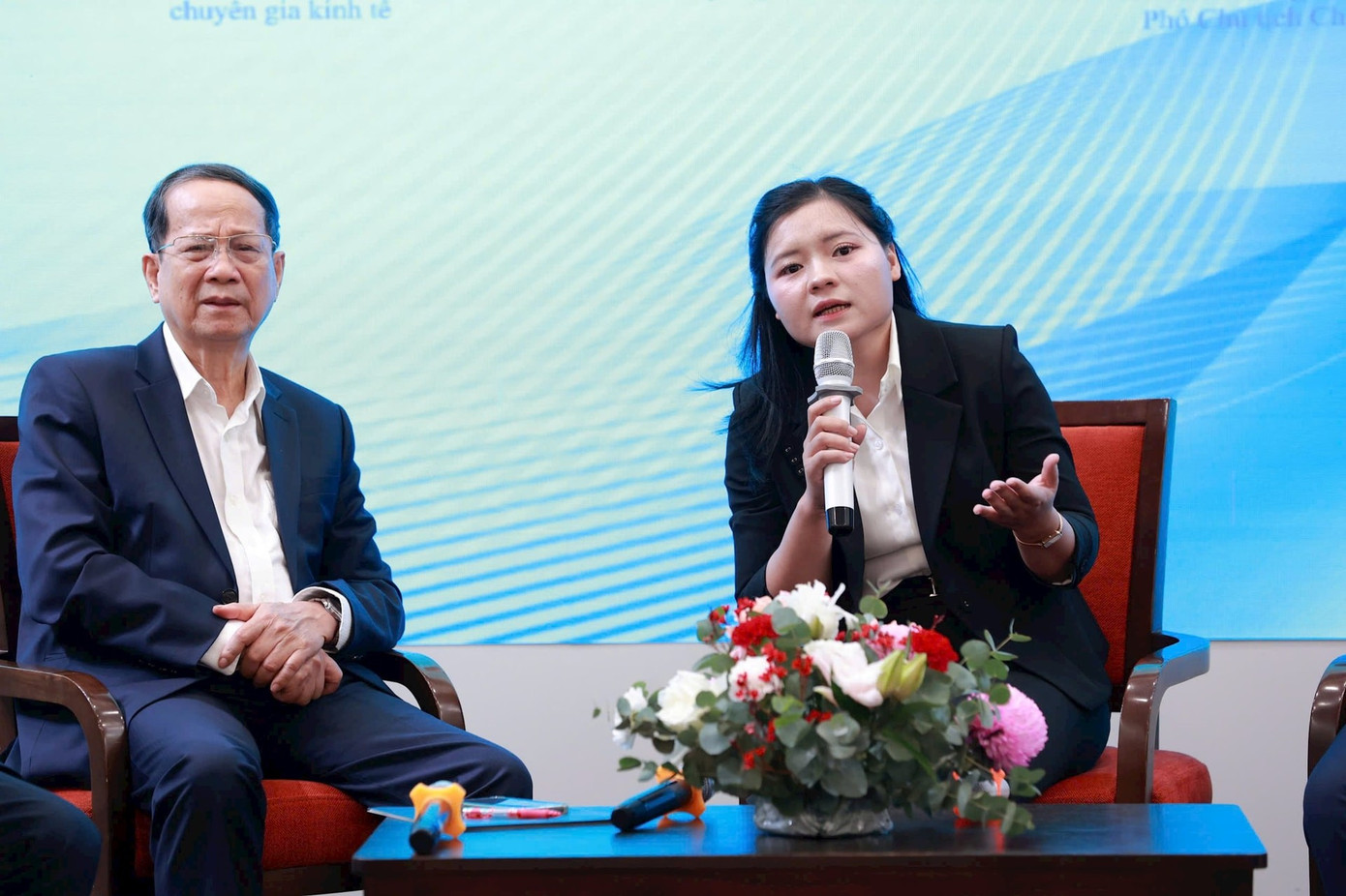 Chuyên gia kinh tế Ngô Trí Long và bà Chu Phương. phuong.png