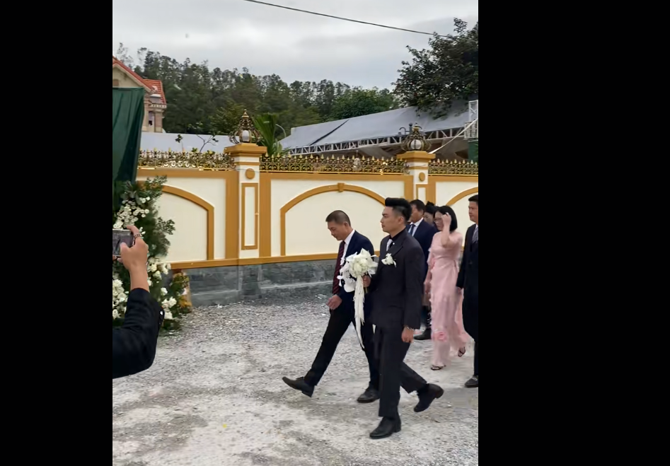 Vì sao vợ Chủ tịch Tập đoàn Sơn Hải không trực tiếp vào nhà Hoa hậu Đỗ Thị Hà đón dâu? - ảnh 2