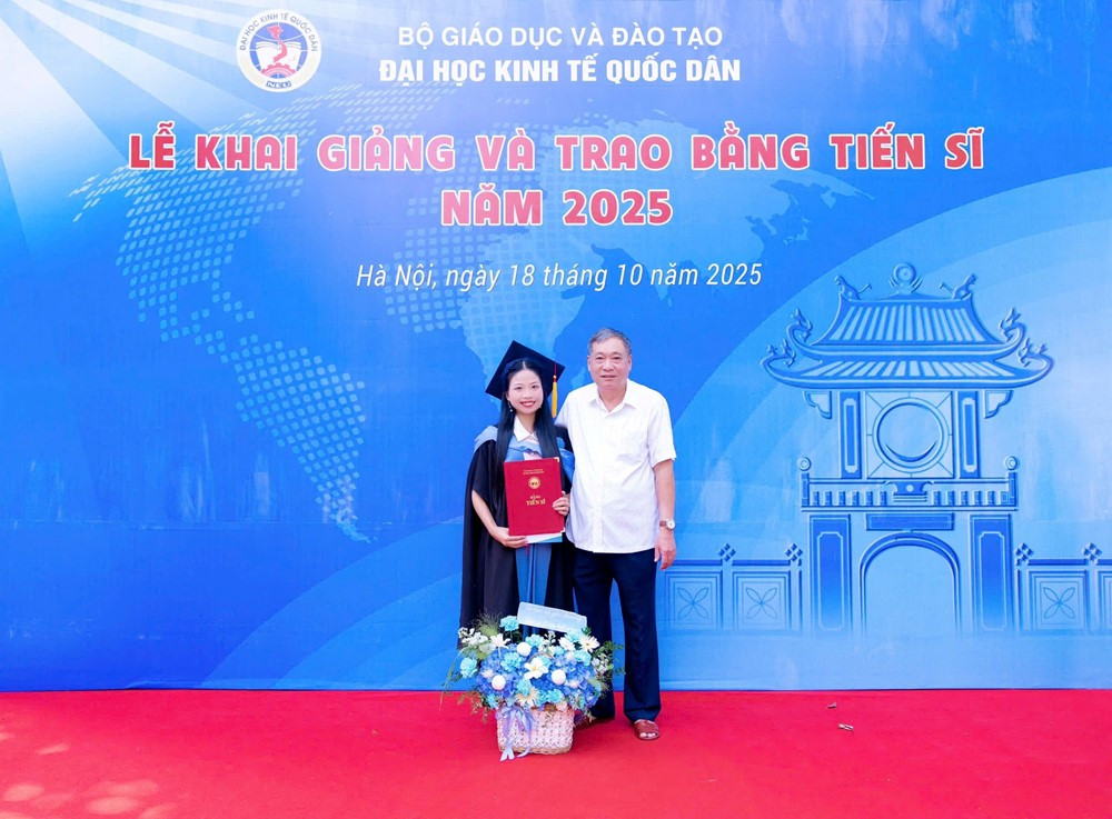 Tiến sĩ SN 2000 trẻ nhất Đại học Kinh tế Quốc dân: Thủ khoa xuất sắc của Thủ đô, nhận học bổng từ quỹ của tỷ phú Phạm Nhật Vượng - ảnh 1