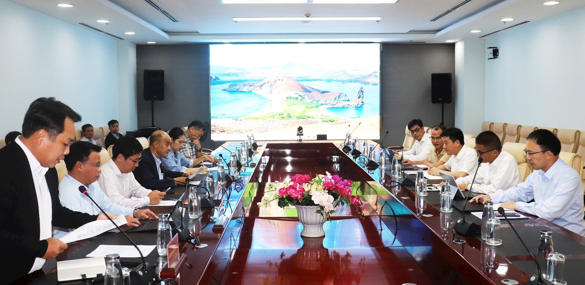 Quang cảnh buổi làm việc. Ảnh ĐẮC MẠNH