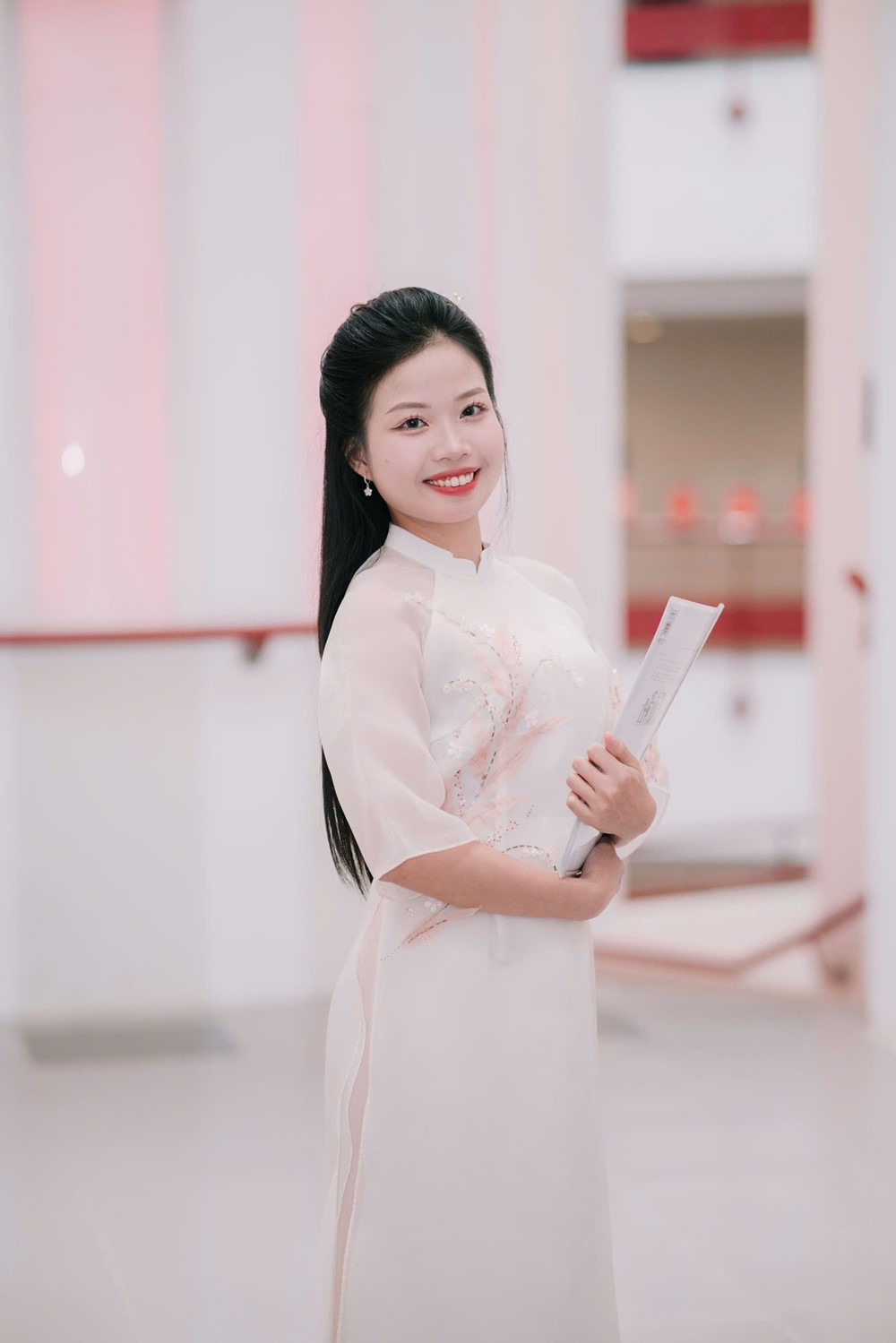 Tiến sĩ SN 2000 trẻ nhất Đại học Kinh tế Quốc dân: Thủ khoa xuất sắc của Thủ đô, nhận học bổng từ quỹ của tỷ phú Phạm Nhật Vượng - ảnh 4