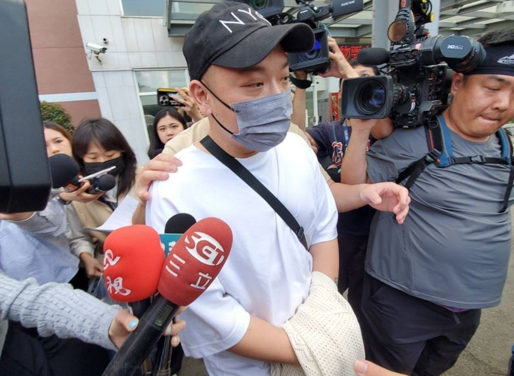 Cấm sóng nam diễn viên 36 tuổi - ảnh 1