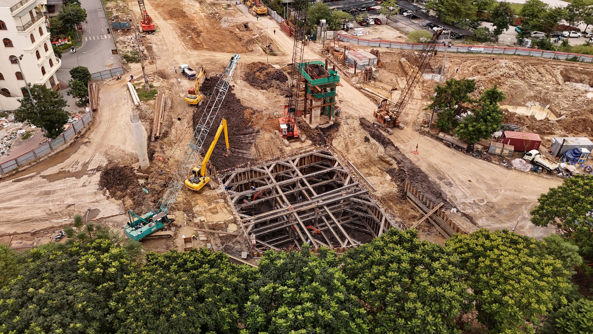 Nút giao 2.400 tỷ kết nối đường vành đai với đại lộ dài và đẹp nhất Việt Nam: Không khí thi công được đẩy mạnh, dự kiến hoàn thành trước hạn- Ảnh 3. Nút giao 2.400 tỷ kết nối đường vành đai với đại lộ dài và đẹp nhất Việt Nam: Không khí thi công được đẩy mạnh, dự kiến hoàn thành trước hạn- Ảnh 3.