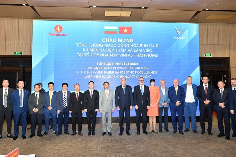 Tổng thống Cộng hòa Bulgaria Rumen Radev cùng đoàn lãnh đạo cấp cao Bulgaria đã đến thăm và làm việc tại Tổ hợp Nhà máy VinFast Hải Phòng