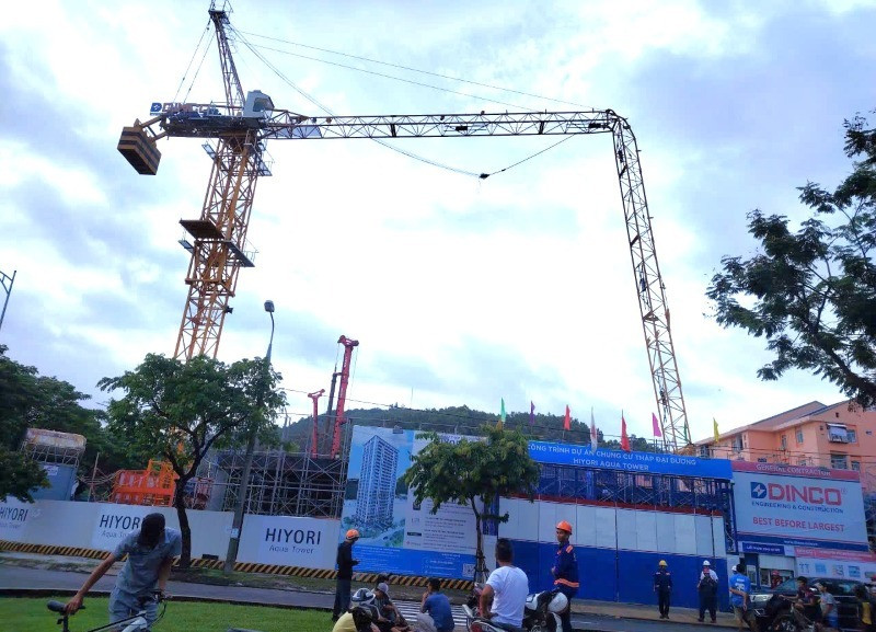 Tòa nhà 25 tầng vừa có tháp cần cẩu bị gãy đôi: Là chung cư cao cấp, chủ đầu tư đến từ Nhật Bản- Ảnh 1. Tòa nhà 25 tầng vừa có tháp cần cẩu bị gãy đôi: Là chung cư cao cấp, chủ đầu tư đến từ Nhật Bản- Ảnh 1.