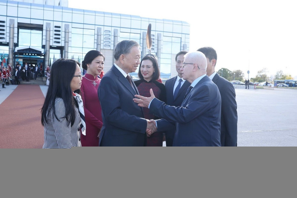 Lễ tiễn Tổng Bí thư Tô Lâm và Phu nhân tại sân bay quốc tế Sofia. (Ảnh: Thống Nhất/TTXVN) 2.jpg