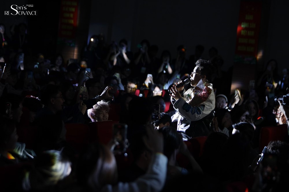 Dàn sao 'khủng' đổ bộ FPS 2025: Đêm nhạc hội chào tân đầy cảm xúc - ảnh 2