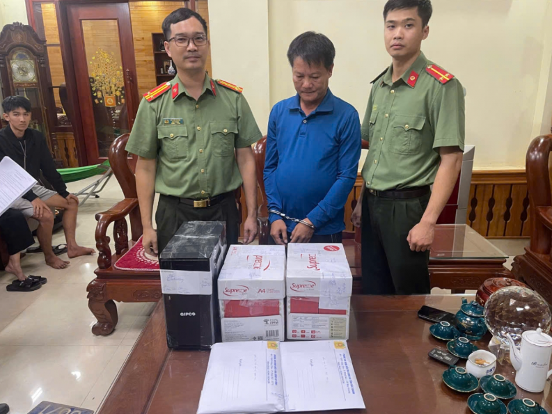 Khám xét nơi ở, bắt Nguyễn Văn Thắng