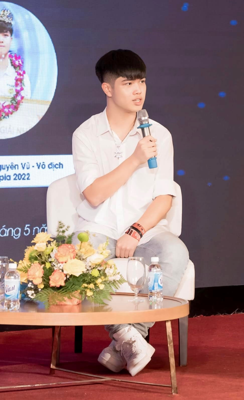 Quán quân Olympia trùng tên với Vua cà phê Việt: 3 tuổi đã đọc truyện 'vanh vách', lọt Top 11 thí sinh điểm cao nhất cả nước khối A01 - ảnh 3