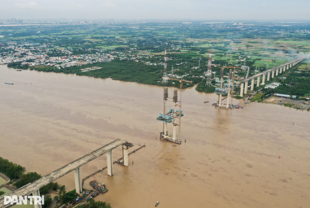 Sắp hoàn thành cây cầu dây văng có tĩnh không cao nhất Việt Nam- Ảnh 3. Sắp hoàn thành cây cầu dây văng có tĩnh không cao nhất Việt Nam- Ảnh 3.