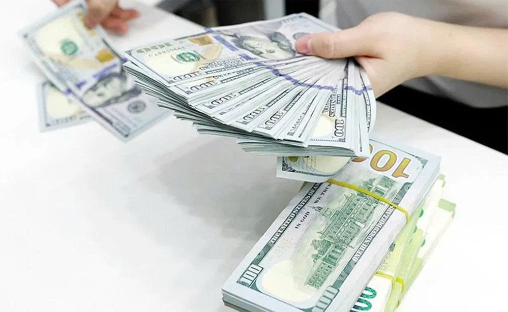 Tỷ giá USD hôm nay 25/10: USD tự do tăng vọt lên sát 28.000 đồng Tỷ giá USD hôm nay 25/10: USD tự do tăng vọt lên sát 28.000 đồng