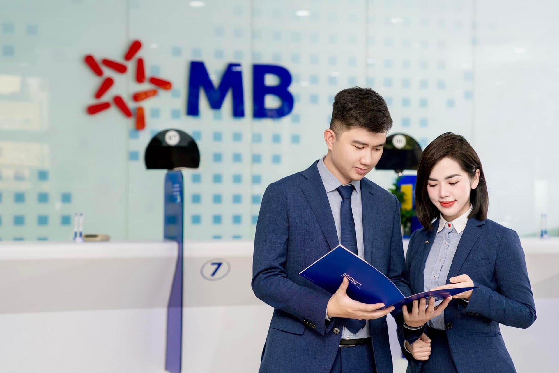 MB đạt lợi nhuận hơn 23.000 tỷ đồng sau 9 tháng, giữ vững vị thế top đầu ngành ngân hàng MB đạt lợi nhuận hơn 23.000 tỷ đồng sau 9 tháng, giữ vững vị thế top đầu ngành ngân hàng