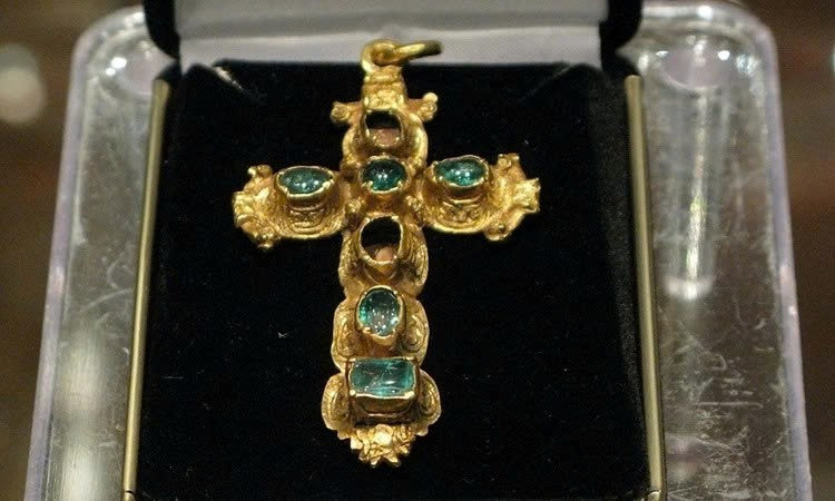 Tìm thấy kho báu 29.000 tỷ chứa hơn 1.000 thỏi bạc, hàng trăm thanh vàng và đá quý nằm sâu dưới đáy đại dương - ảnh 2