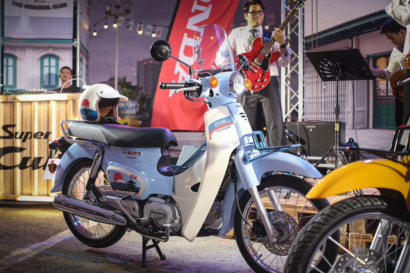 honda-super-cub-fujisan-3.jpg
