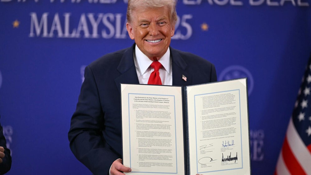 Ông Trump miễn thuế cho một loạt quốc gia Đông Nam Á trước khi gặp ông Tập Cận Bình - ảnh 1