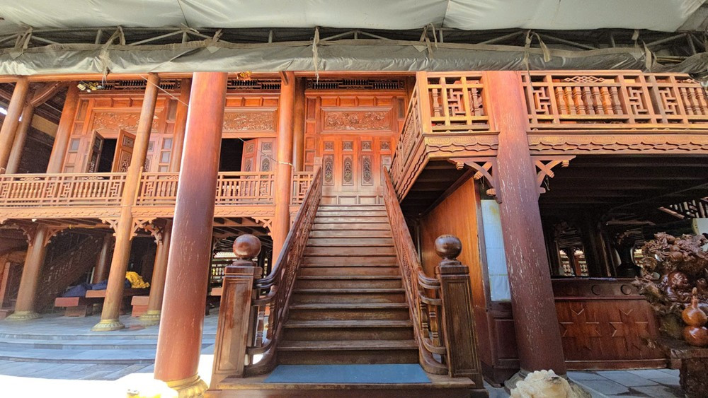 Ngôi nhà gỗ lim lớn nhất Việt Nam, huy động hàng chục nghệ nhân và 10.000 lượt thợ, vốn đầu tư 200 tỷ đồng - ảnh 2