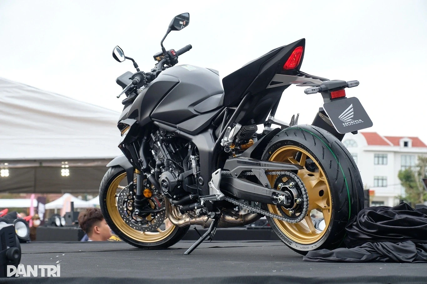 honda-cb1000-bi-trieu-hoi-tai-viet-nam-vi-loi-can-chuyen-so-anh2jpg-1761538252005.webp