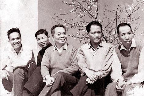 Nhà văn duy nhất của Việt Nam có 3 người con rể đều mang hàm tướng, từng đảm nhận nhiều chức vụ quan trọng - ảnh 6